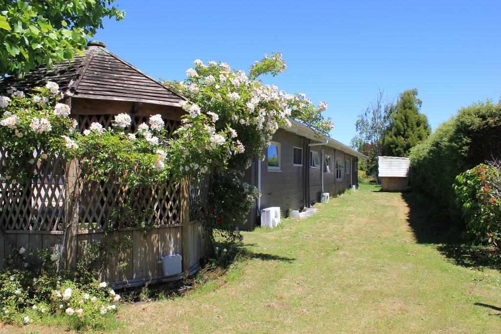 Jack & Di'S Lakefront Motel Rotorua Exterior photo
