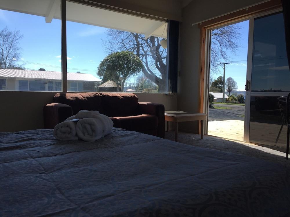 Jack & Di'S Lakefront Motel Rotorua Exterior photo