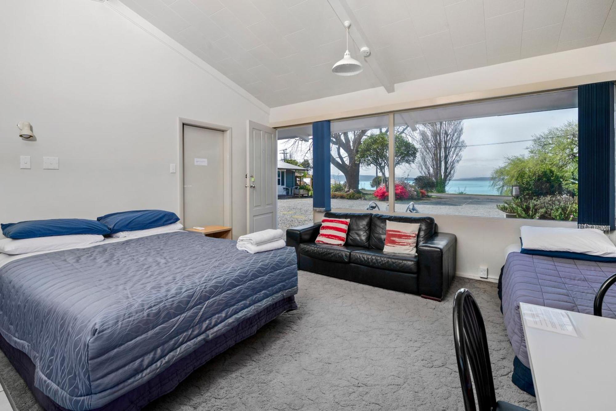 Jack & Di'S Lakefront Motel Rotorua Exterior photo