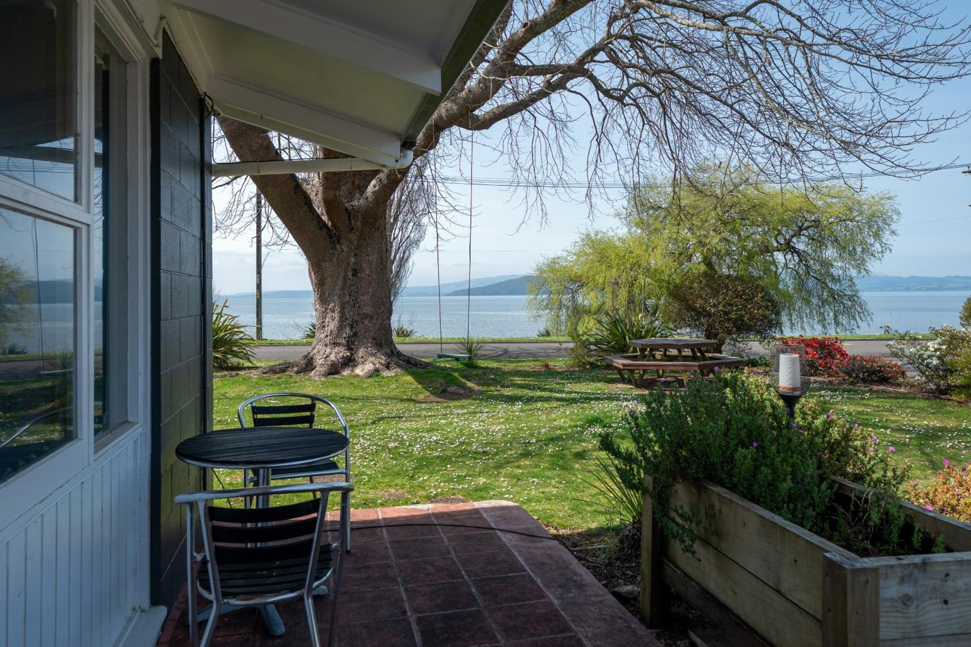 Jack & Di'S Lakefront Motel Rotorua Exterior photo