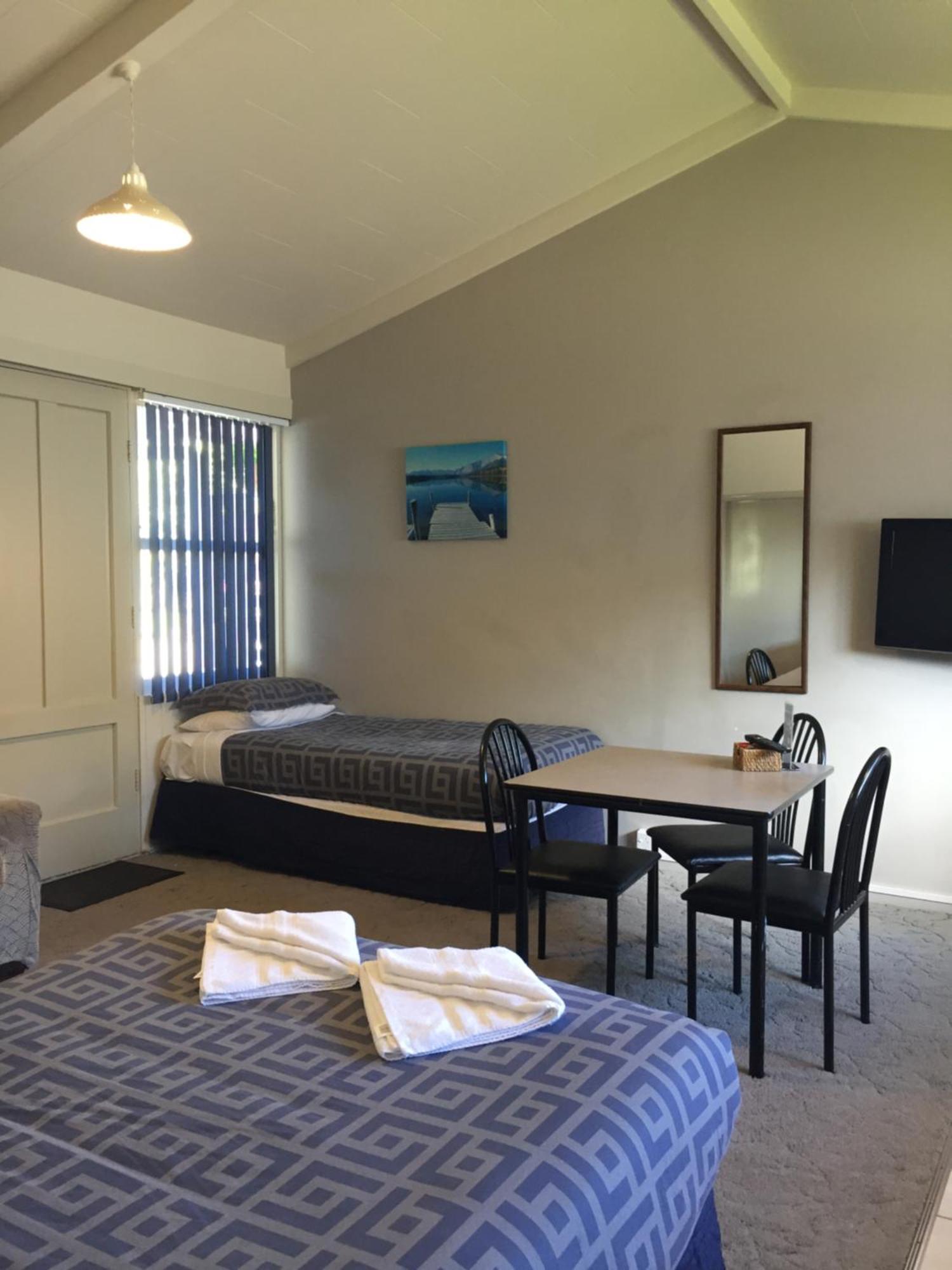 Jack & Di'S Lakefront Motel Rotorua Exterior photo